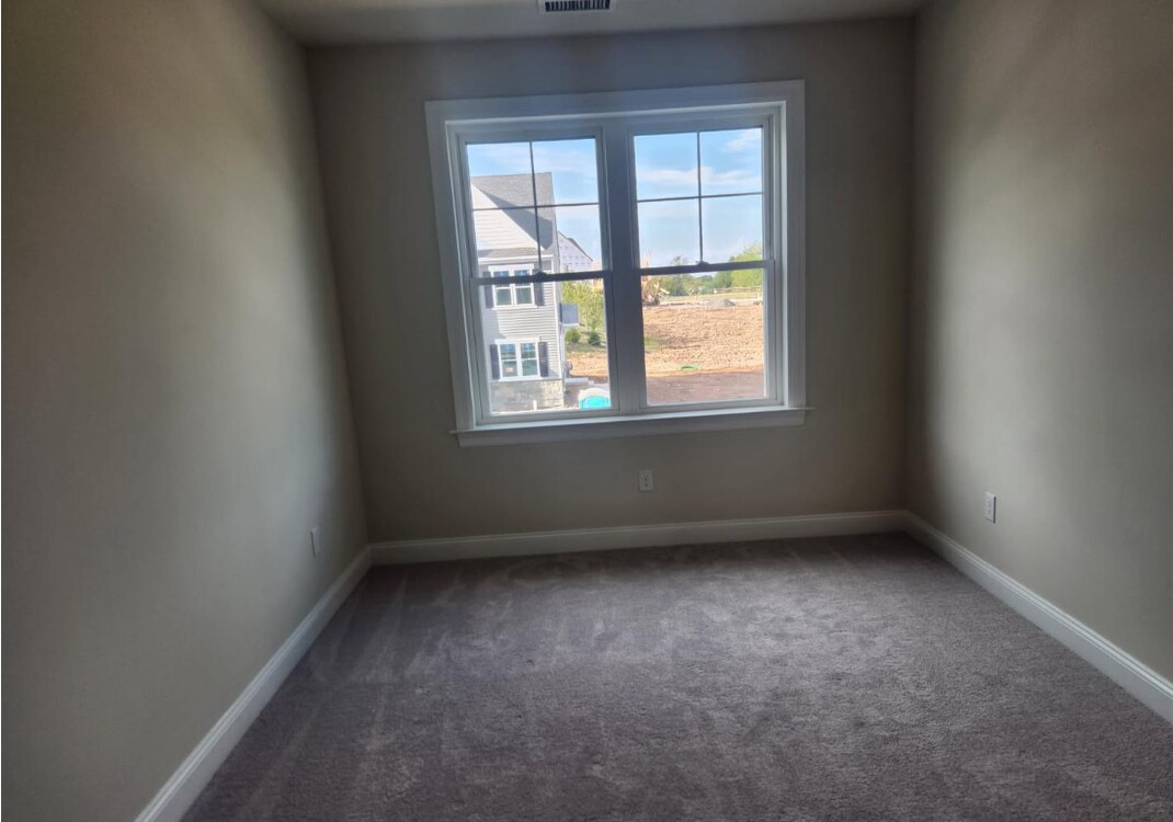 Building Photo - 328 Foxtail Ln