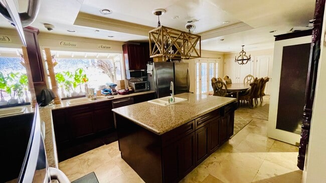 Main kitchen - 15635 Vandorf Pl