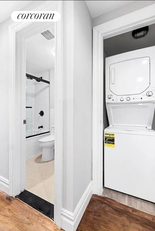 Building Photo - 551 St Marks Ave