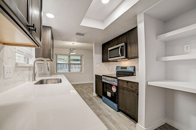 Building Photo - 3918 Cypressdale Dr