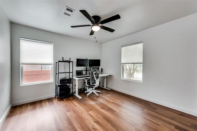 Building Photo - 228 E Oak Dr