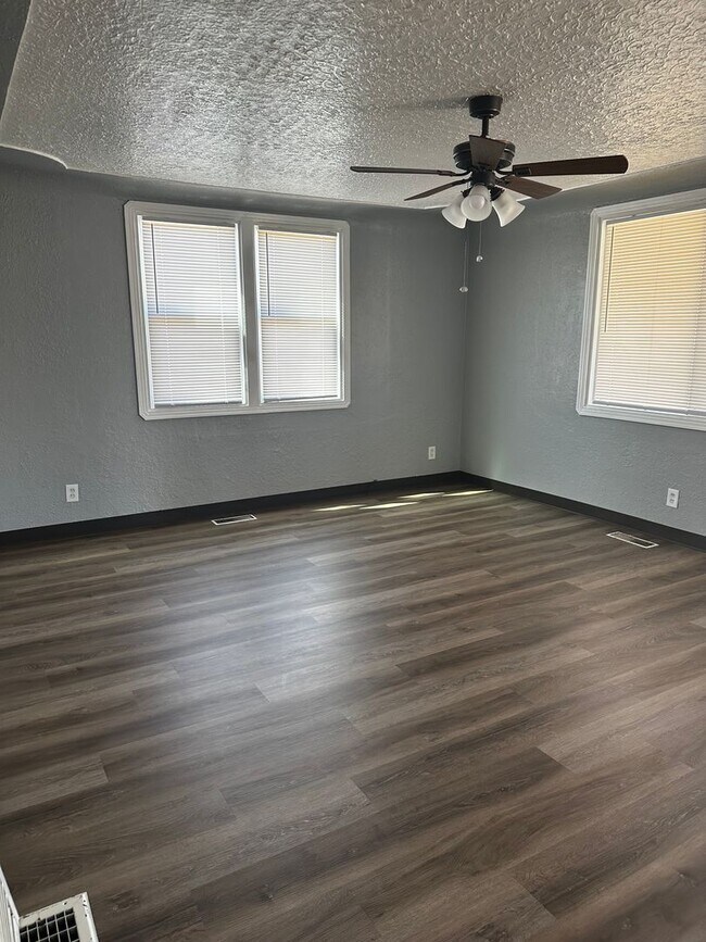 Building Photo - 1356 East Ave