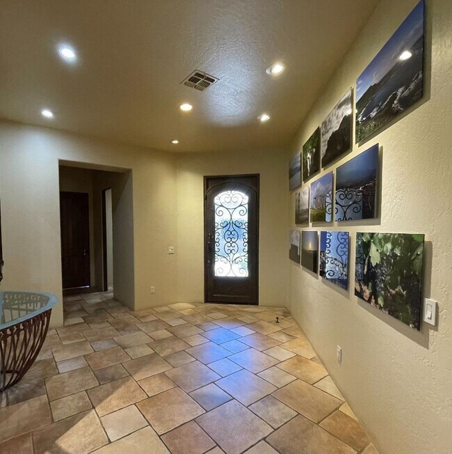 Building Photo - On GOLF COURSE LOT - 3 Bed/3Bath GATED Com...