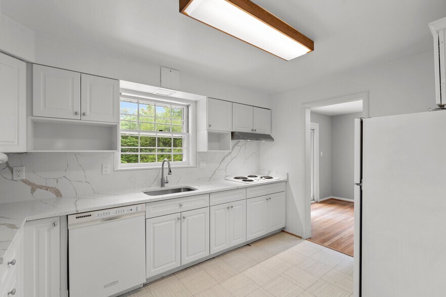 Building Photo - 4907 Elsmere Ave