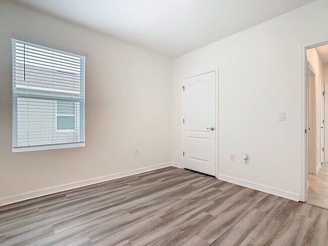 Building Photo - 3348 Perennial Ln