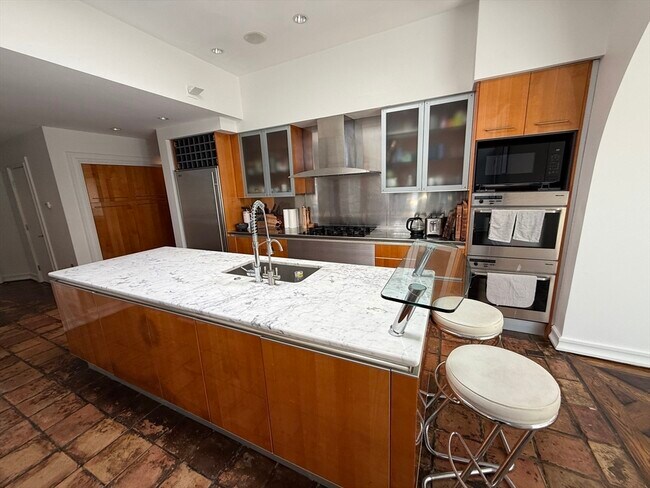 Building Photo - 132 Yarmouth Rd