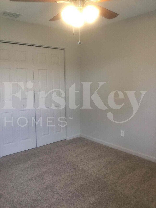 Building Photo - 1351 SW Amboy Ave