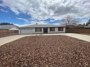 Building Photo - **21075 Ottawa Rd Apple Valley** Remodeled...