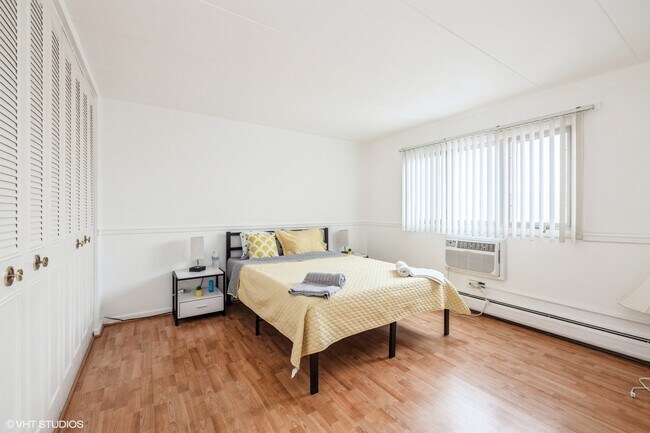 Building Photo - 6148 Kensington Ave