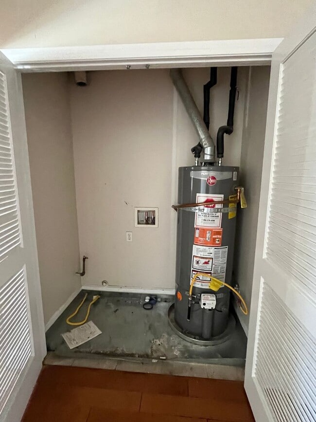 Building Photo - Spacious 3 bedroom, 3 bathroom apartment for rent in San Gabriel