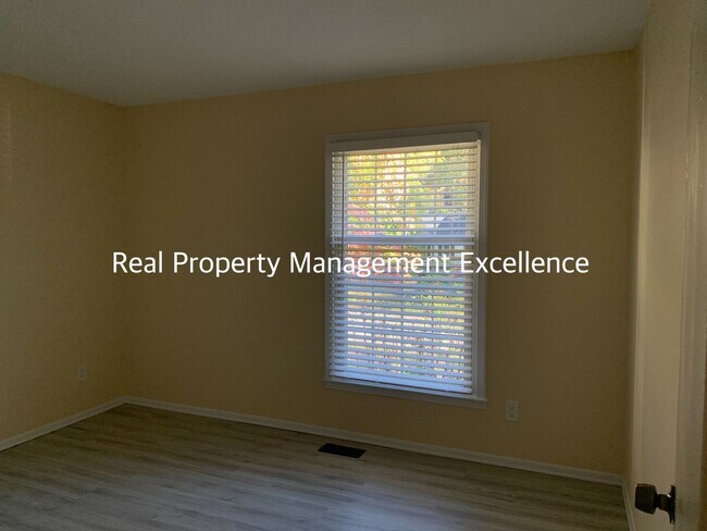 Building Photo - Renovated Raleigh Ranch, Convenient To 440...