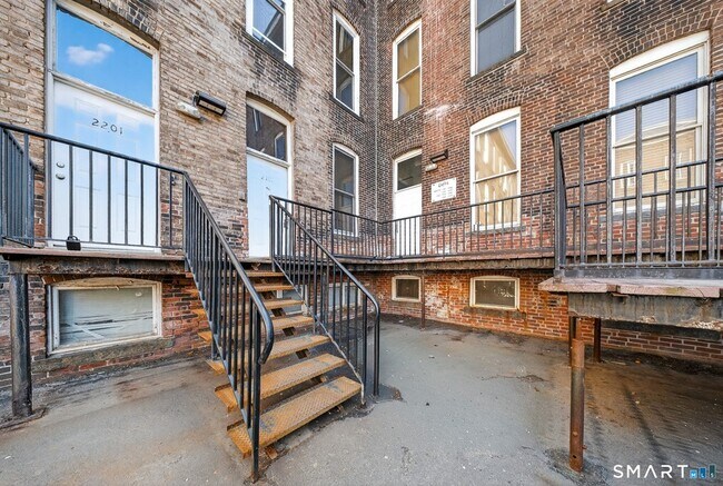 Building Photo - 325 Lafayette St