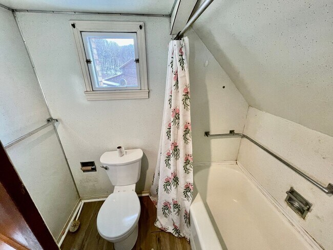 Building Photo - 120 Cotter Rd