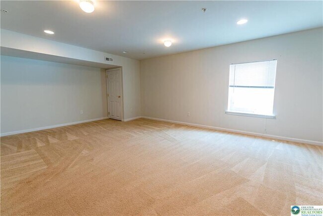 Building Photo - 955 King Way