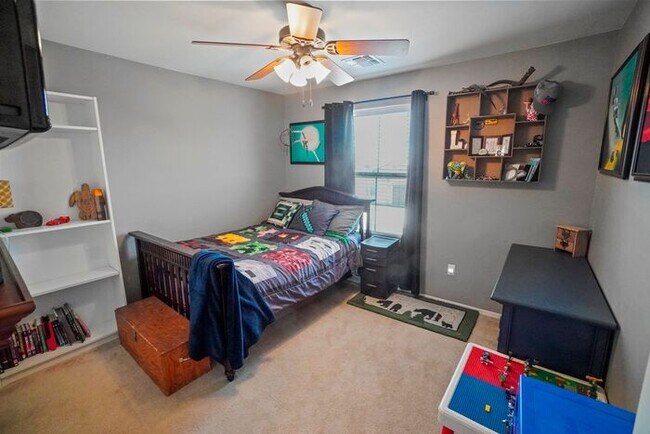 Building Photo - Gorgeous 4+1 Bdrm Home in Gladden Farms wi...