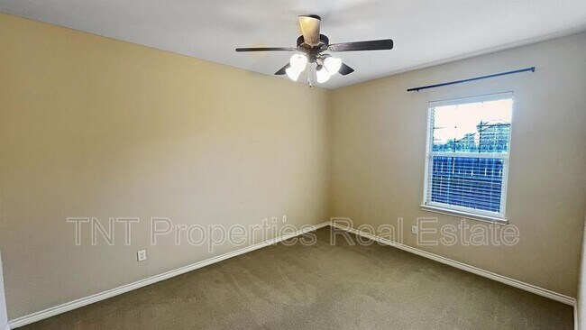 Building Photo - 315 Deacon Dr W
