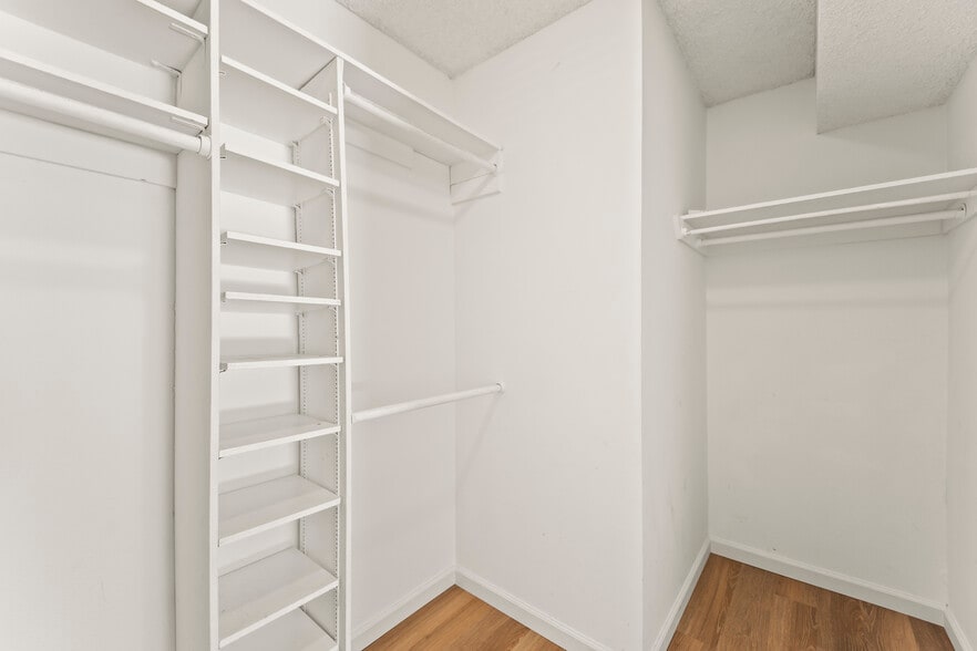 Master Closet 2 - 1214 S Alma St