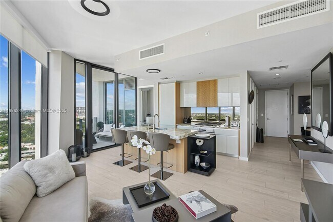Building Photo - 2831 S Bayshore Dr