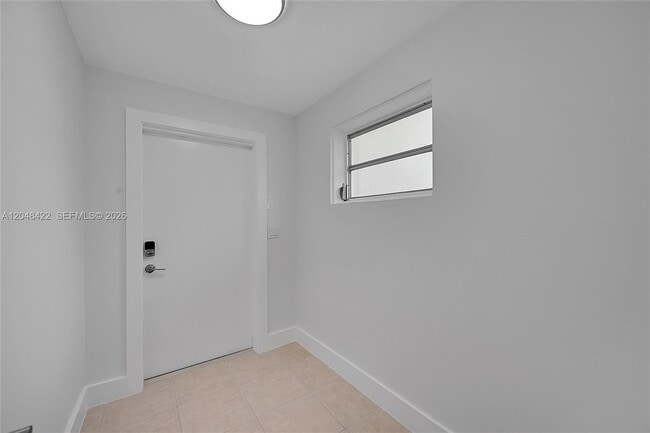 Building Photo - 808 SW 12th Ct