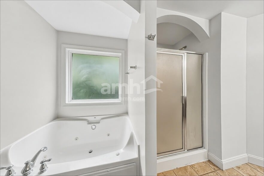 Building Photo - 5592 Lair Ln