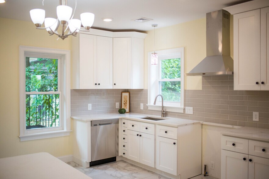 *Pictures are representative samples of the advertised unit. In some cases, the actual units you tou - 624 Cambridge St