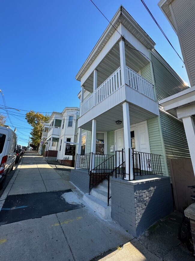 Building Photo - 77 Bellingham St