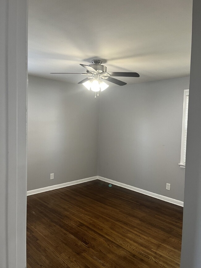 Building Photo - Charming 2 Bed, 1 Bath Nashville Rental - ...