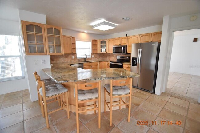 Building Photo - 705 Spanish Main Dr