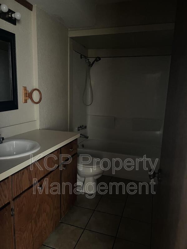 Building Photo - 2416 S Q St