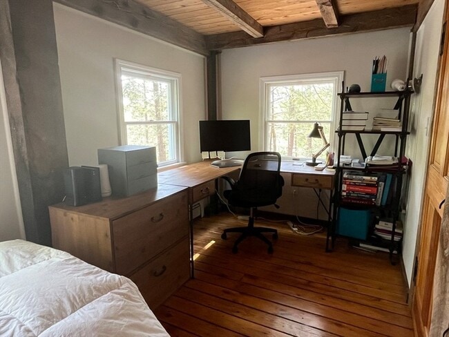 Building Photo - 102 New Templeton Rd