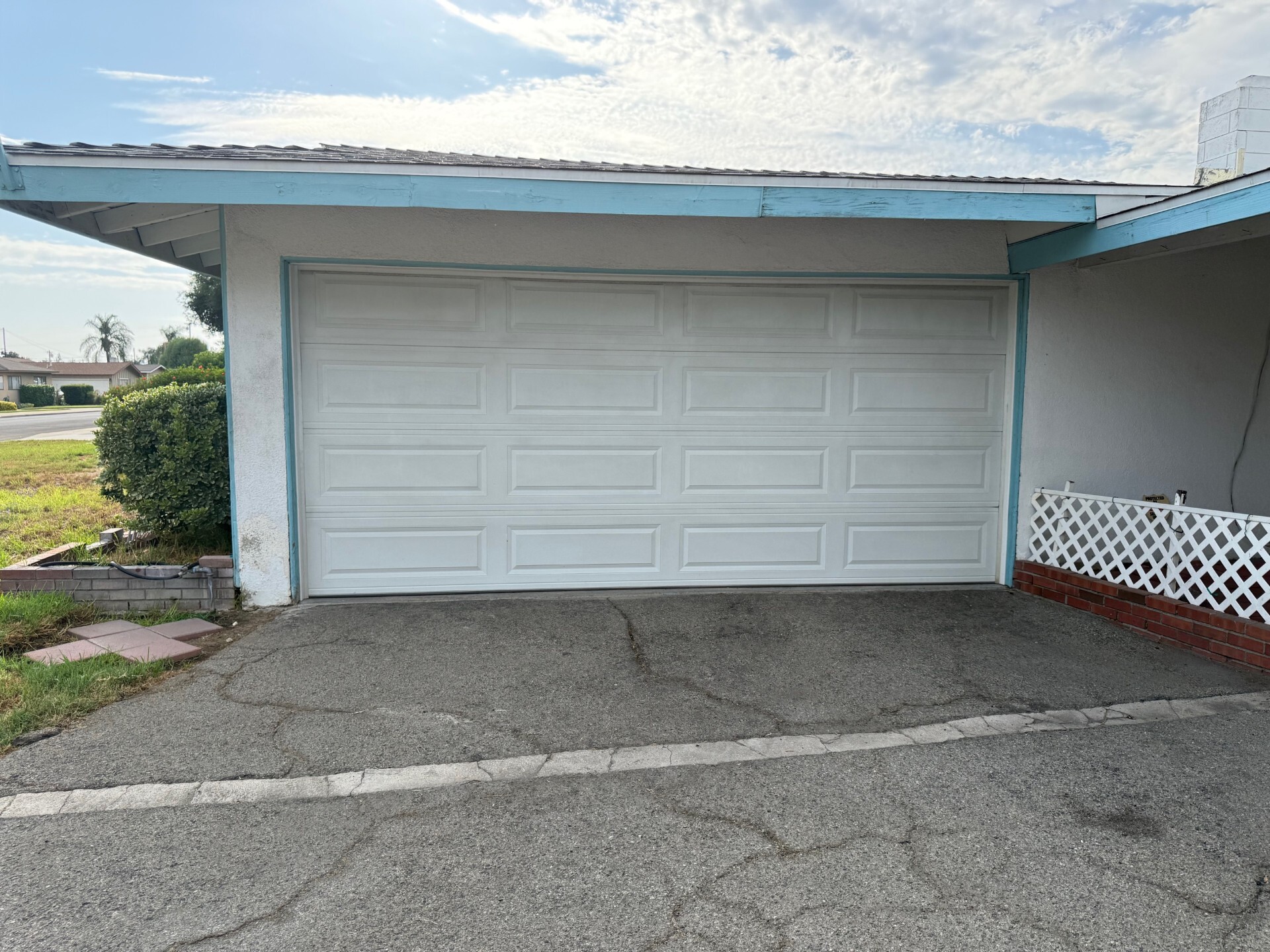 Building Photo - 4980 Lincoln Ave