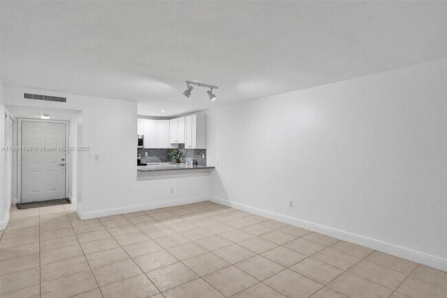 Building Photo - 9301 SW 92nd Ave