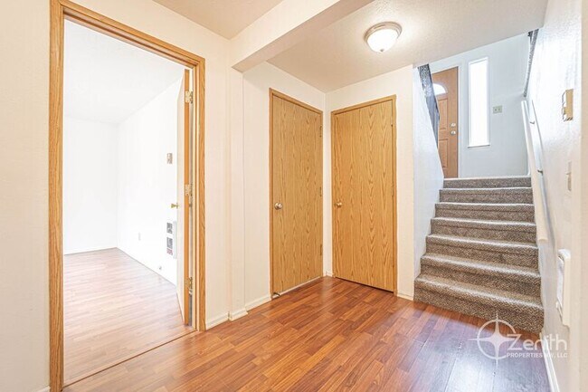Building Photo - 106 W Beacon Hill Dr