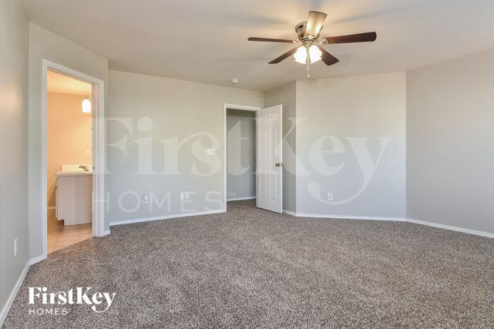 Building Photo - 3912 SE Jack Pine Ct