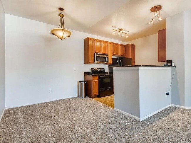 Building Photo - Beautiful 2 Bed/2 Bath Condo with Private Balconies, Pool Access & Golf Course Community