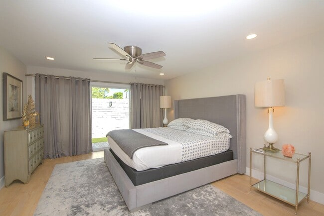 Building Photo - 7842 E MacKenzie Dr