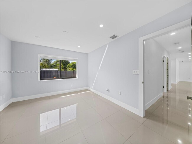 Building Photo - 7434 SW 127th Ct