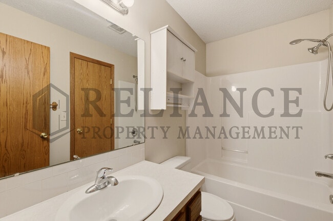 Building Photo - 2770 N Parkridge Ct
