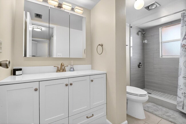 Building Photo - 3661 Via Poinciana