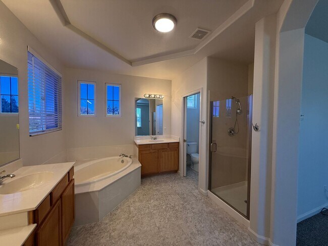 Building Photo - 4-bedroom two story in Sylvan School District!