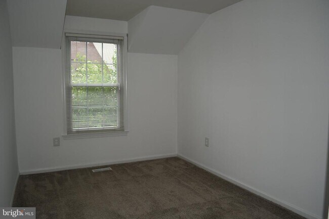 Building Photo - 14380 Gringsby Ct