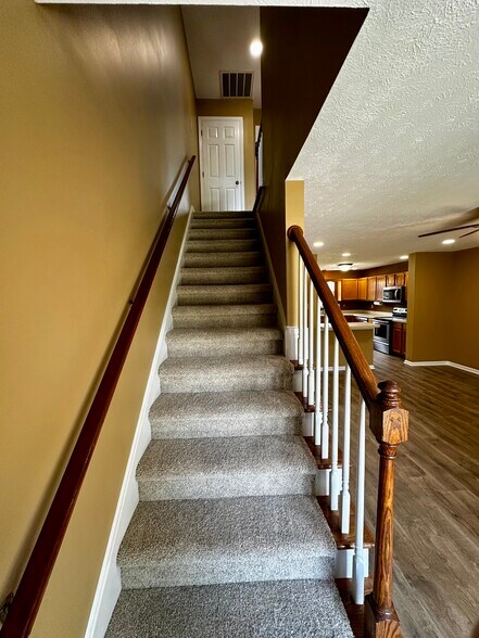 Building Photo - 2803 Point Ct
