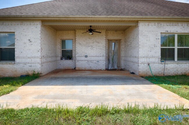 Building Photo - 216 SW Winterbranch Rd