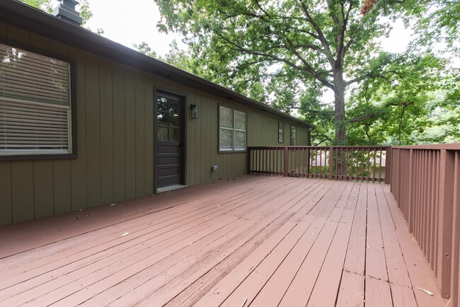 Building Photo - 605 Bonnie Bell Ln