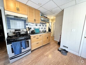Building Photo - 105 Buttonwood St