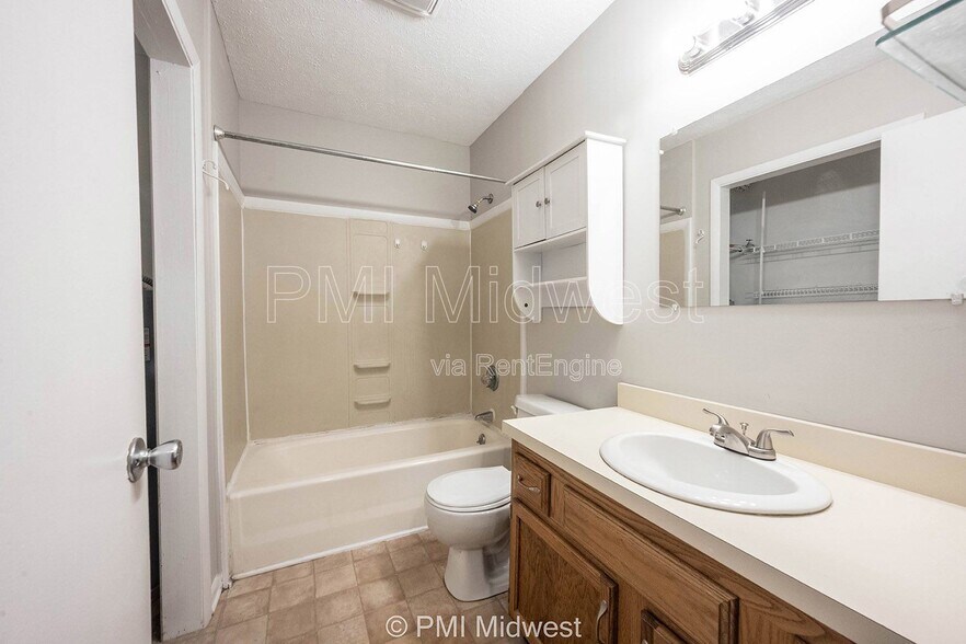 Building Photo - 5611 N Rural St