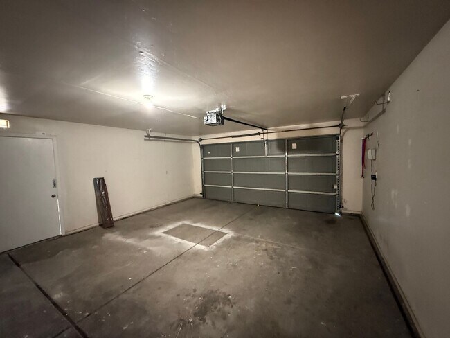 Building Photo - 5704 Pine Canyon Dr