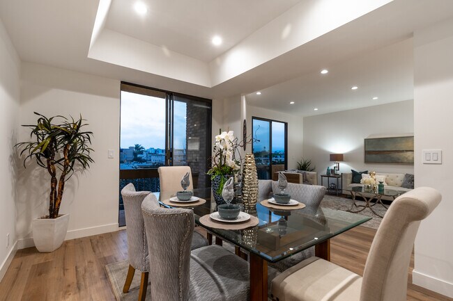 Building Photo - 828 S Bedford St