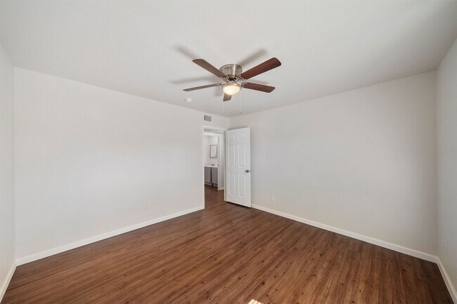 Building Photo - 6403 Sloan St