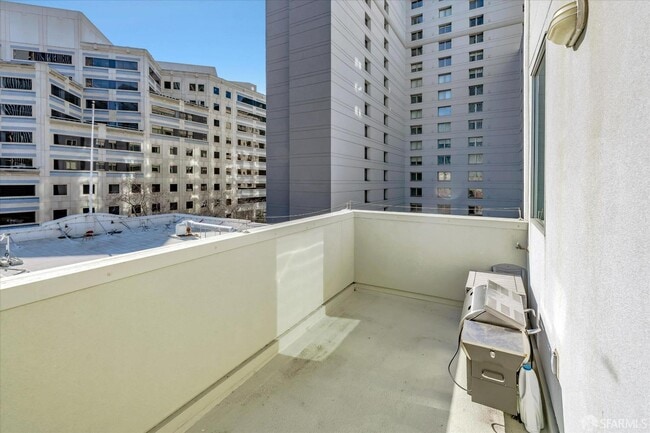 Building Photo - 69 Clementina St